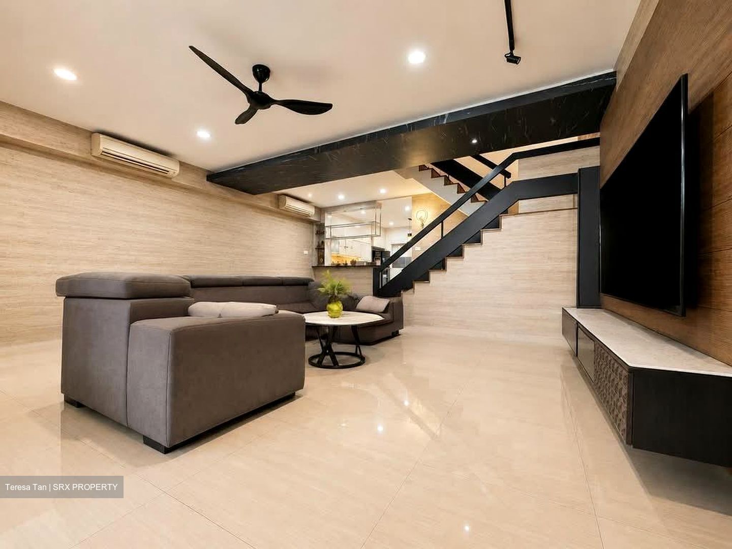 Hillside Terrace (D19), Terrace #588756151